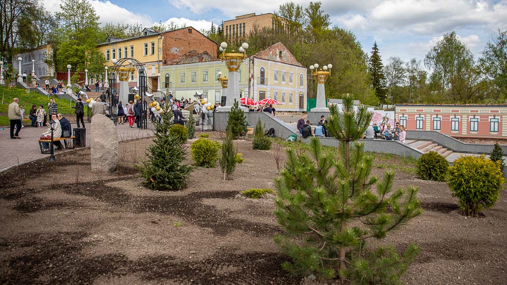 Брянск сад. Сад Победы Брянск. Исторический центр Брянска. Сад Победы Брянск фото. Брянск исторический центр фото.