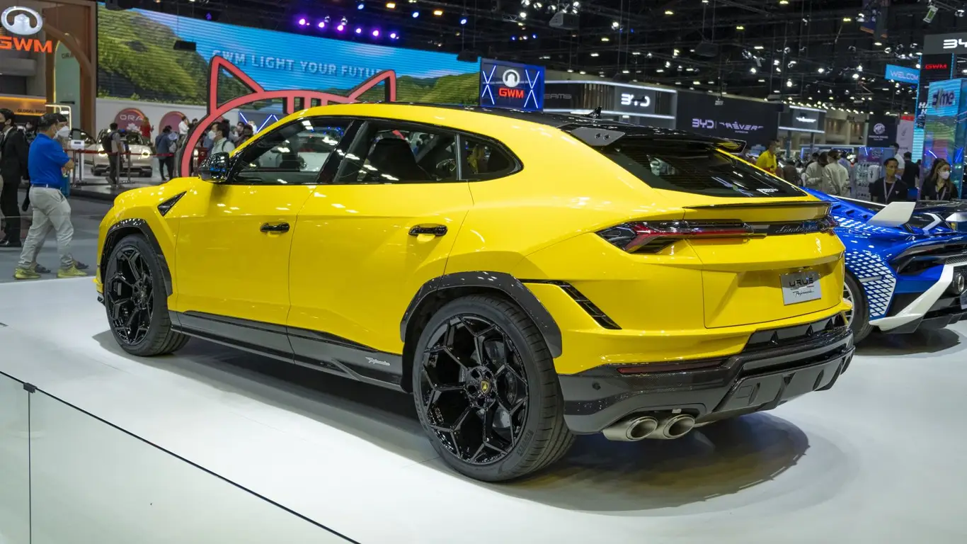 Lamborghini отзывает более 2 тысяч Urus из-за дефекта капота | Мой Брянск